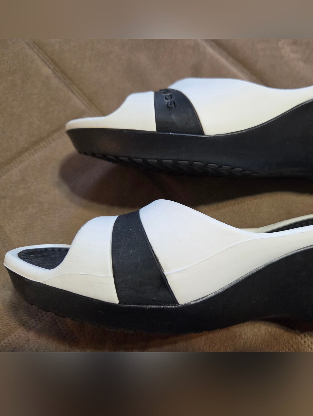 CROCS  Chic And Fun High Heel Women’s White and Black Slide Sandals. Sz 7 - Picture 4 of 10